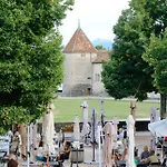 L'hotel By Du Chateau