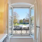 Hotell L'hotel By Du Chateau