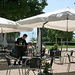 L'hotel By Du Chateau