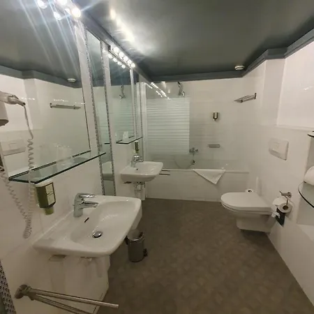 Hotel L'hotel By Du Chateau 3*
