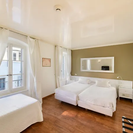 Hotell L'hotel By Du Chateau 3*