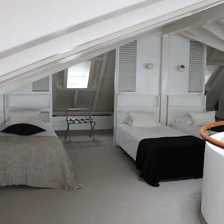 L'hotel By Du Chateau Rolle