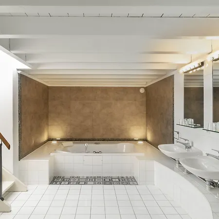 L'hotel By Du Chateau