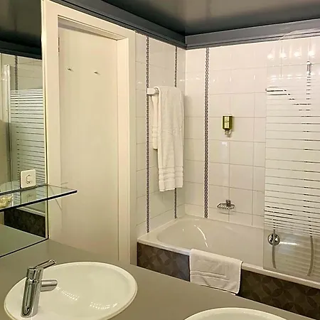 L'hotel By Du Chateau Hotel