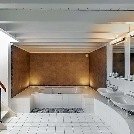 L'hotel By Du Chateau 3* 홀르