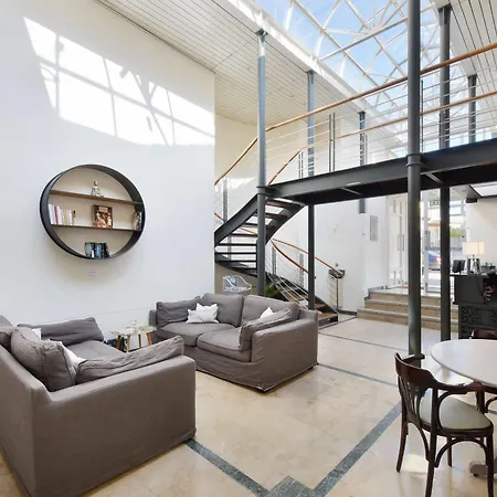 L'hotel By Du Chateau