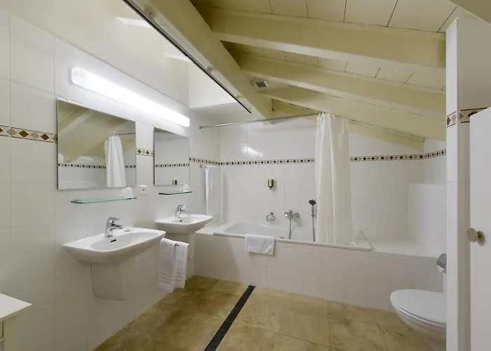 Hotel L'hotel By Du Chateau Rolle