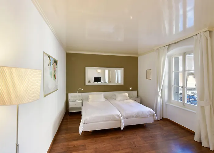 L'hotel By Du Chateau Rolle