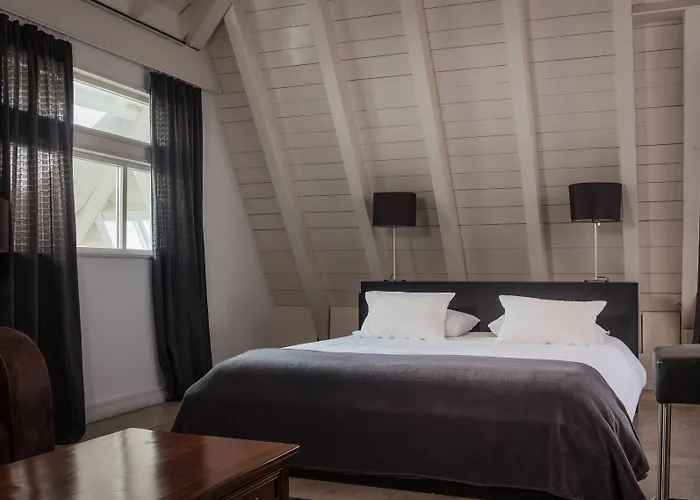 L'hotel By Du Chateau Szálloda 3*