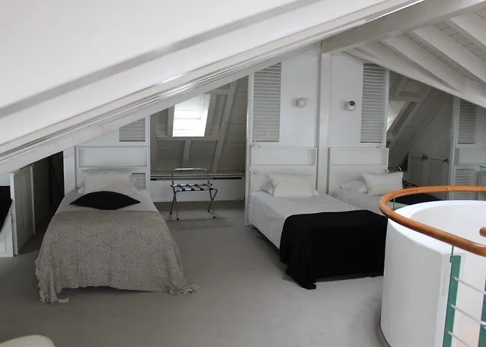 L'hotel By Du Chateau Rolle