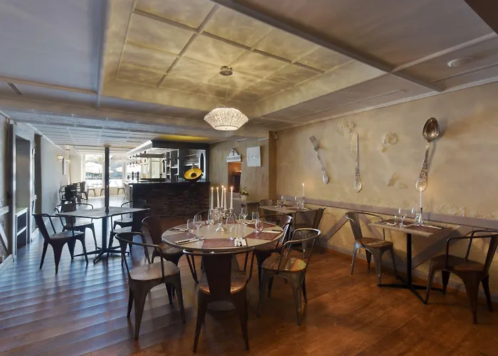 L'hotel By Du Chateau