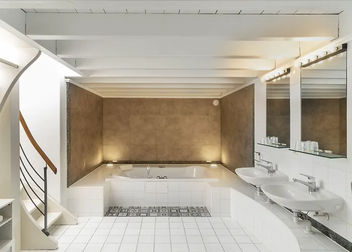 L'hotel By Du Chateau