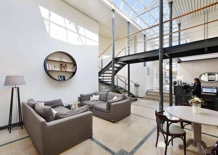 L'hotel By Du Chateau