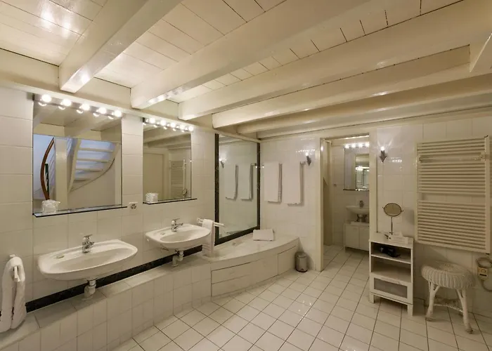 L'hotel By Du Chateau