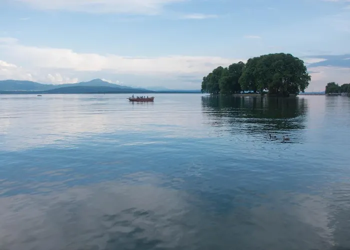 L'hotel By Du Chateau