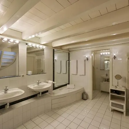 L'hotel By Du Chateau